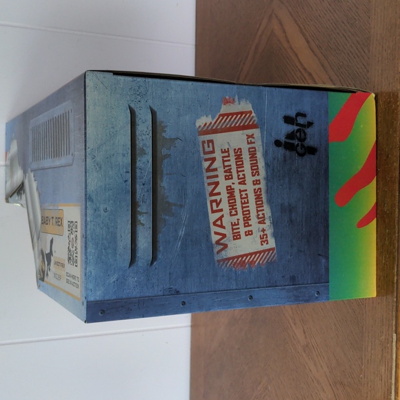 Jurassic Park x Real FX baby T-Rex animatronic dinosaur - Picture 3 of 7